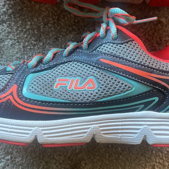 FILA Sneakers Running Athletic Shows Worn Once Sz 10 PERFECT - Picture 5 of 6